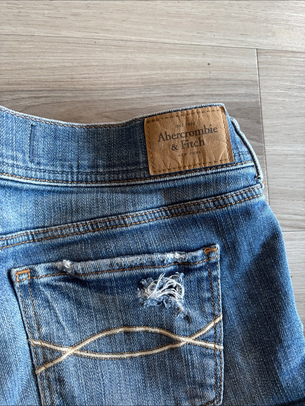 Y2K Abercrombie & Fitch Distressed Blue Denim Cutoff Shorts - Picture 4 of 4